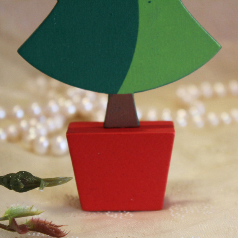 DIY mini-wood tree styling, woody Christmas tree home decorations, office bar styling.