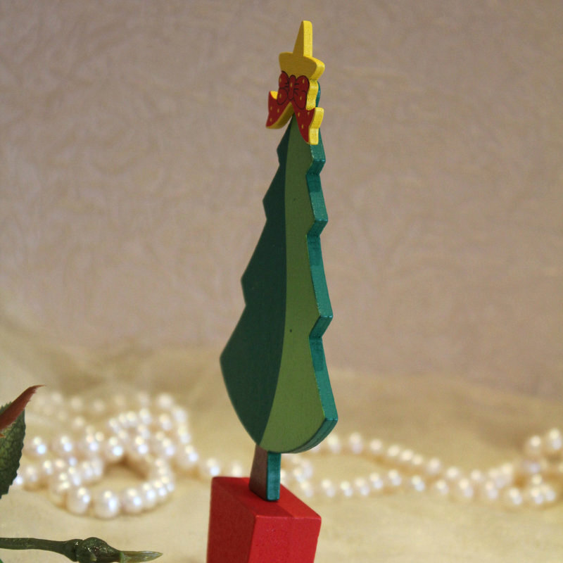 DIY mini-wood tree styling, woody Christmas tree home decorations, office bar styling.