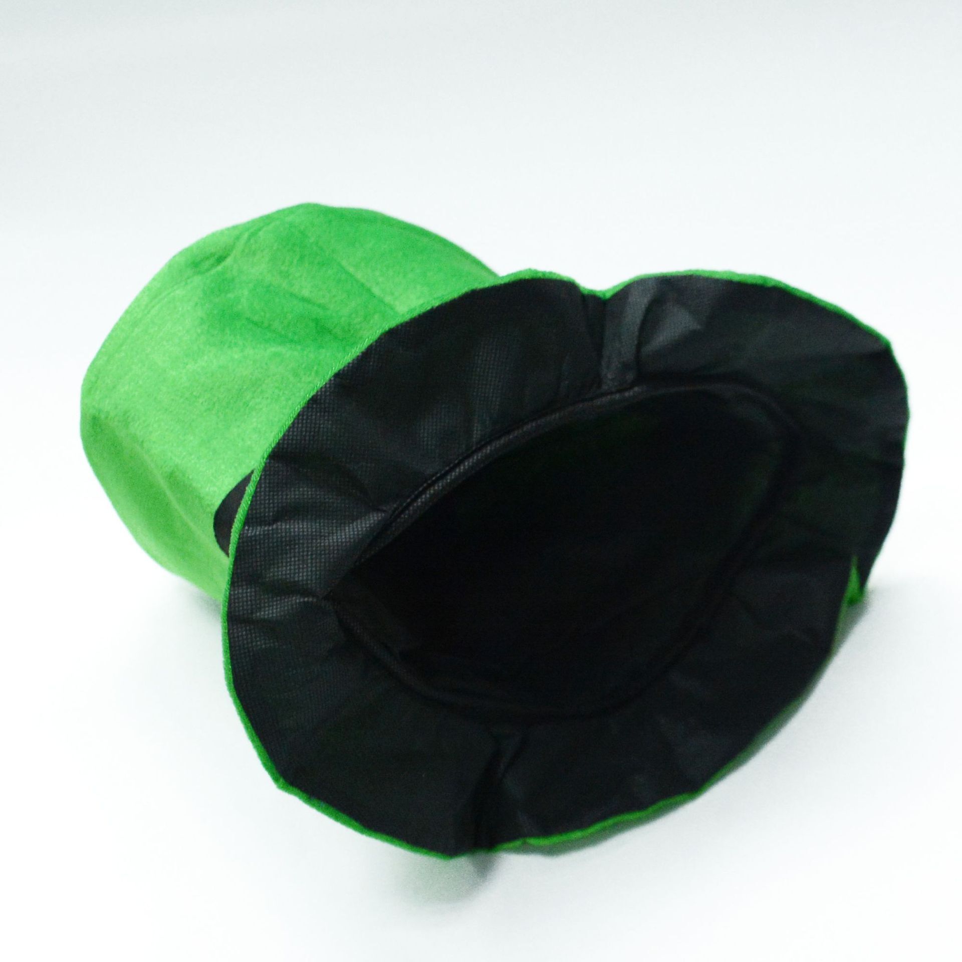 St. Patrick's Hat, một thợ điện Amazon.