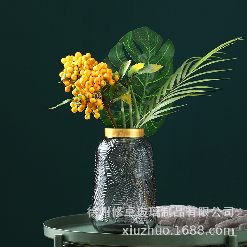 Phòng khách thủy tinh phía bắc là một miếng hoa khô rất đơn giản và hoa nở trong hoa và hoa.