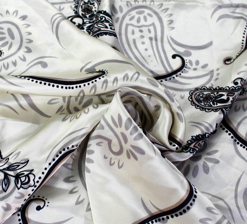 The real silk-printed silk fabric, the salsin-silver-silver-silver-coated fabric, and it's sold directly to the factory.