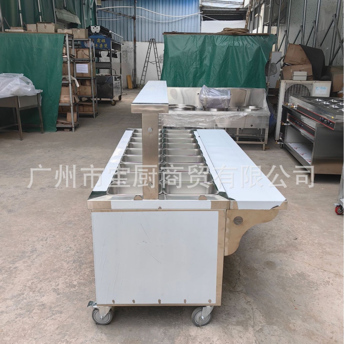 Thức ăn nhanh bằng thép không rỉ để giữ cho bàn hấp cuộn với một bát đầy thực phẩm và bàn nóng