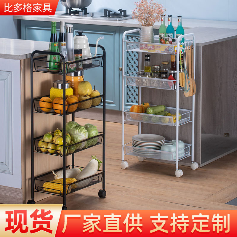 Một căn nhà kệ rỗng với một xe đẩy thép có nhiều bánh xe có thể di chuyển các kệ chứa bếp qua biên giới