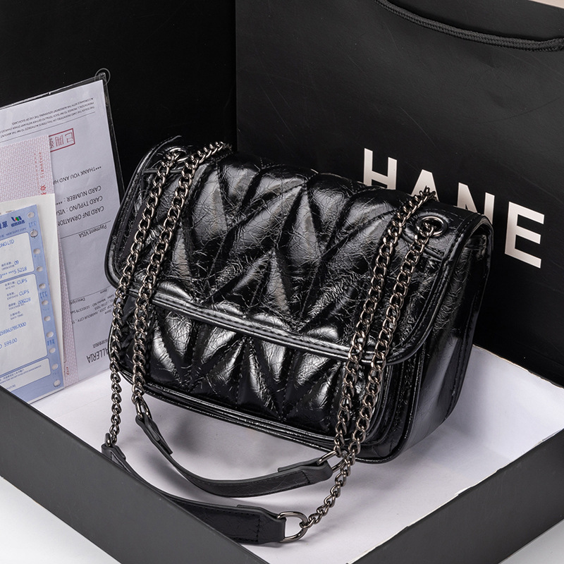 A 2023 new fragrance bag with a fragrance and luxurious armpit.