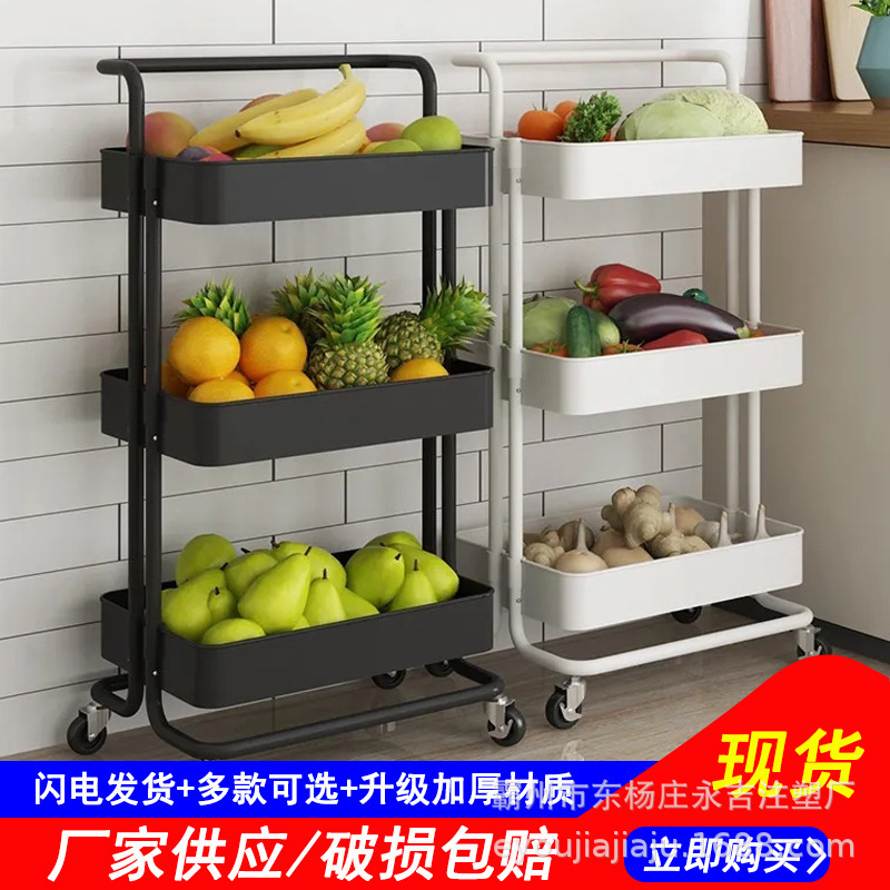 Một thợ làm tóc cho sản phẩm của một đứa trẻ có thể di chuyển một cái tủ đựng bếp đa tầng.