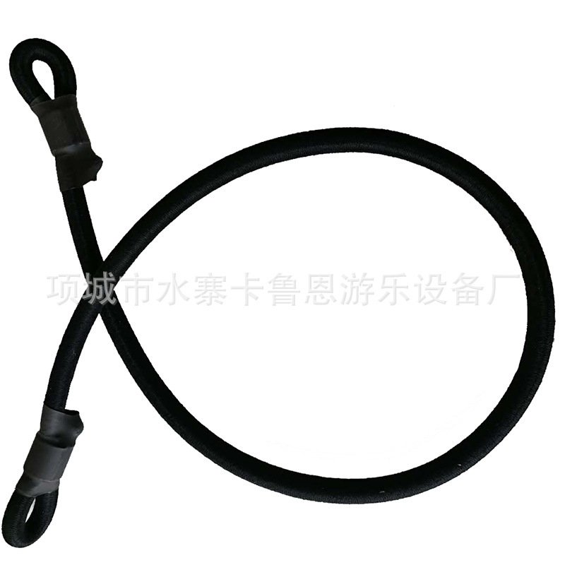 Thiết lập một bộ dụng cụ cho dây an toàn phát nổ của trẻ em và một phòng tập thể dục màu sắc.