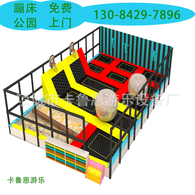 Những lò xo thép trong nhà bên ngoài sân chơi của công viên trẻ em.