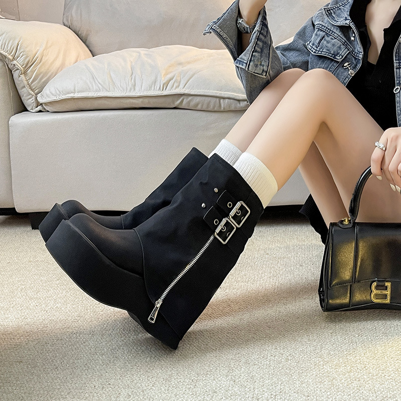 Big-haired boots, sweet, hot-fried chicks with big boots on their bottoms, but no knee-sized boots.