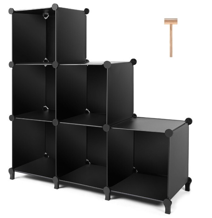 Combining closets to assemble single-person hanger plastic storage cabinets.