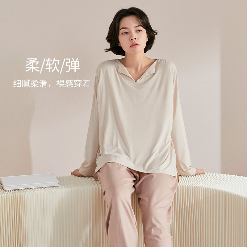 Vào mùa hè, quần áo của người mẹ đã được vui vẻ lâu dài cho mẹ của một người phụ nữ mang thai người đã được cho bú trong mùa xuân của trẻ em cho bú.