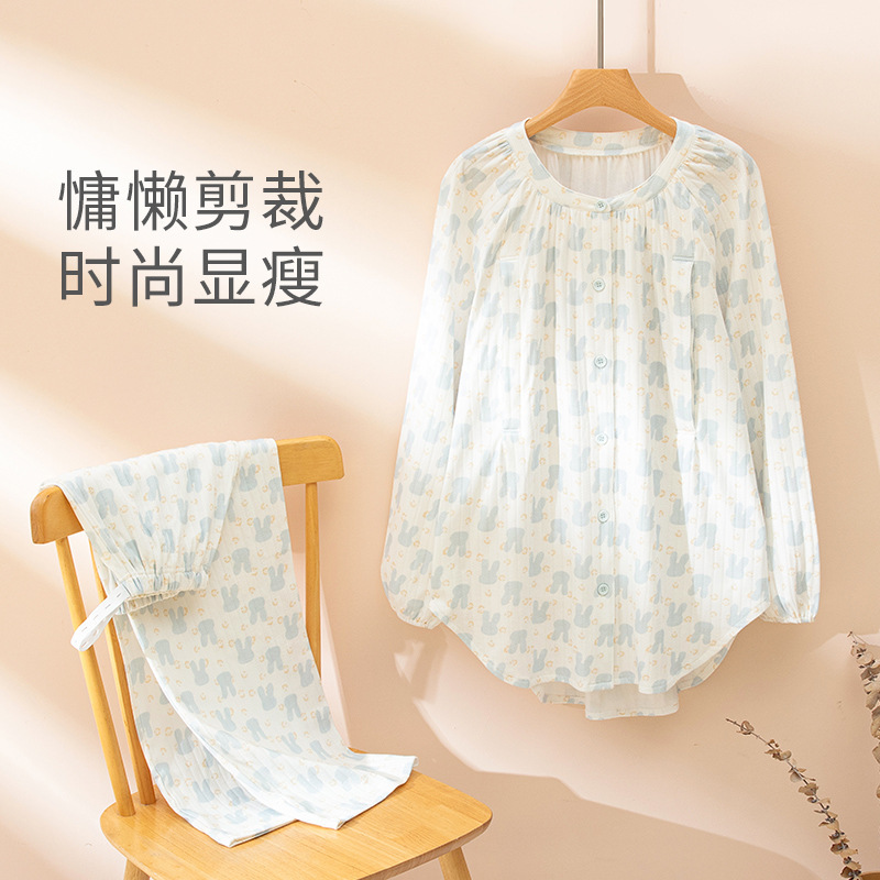 Sau mùa xuân và mùa thu băng vệ sinh đã được cho bú sữa mẹ vào mùa thu bởi những người phụ nữ mang thai cho con bú bộ đồ ngủ của họ.