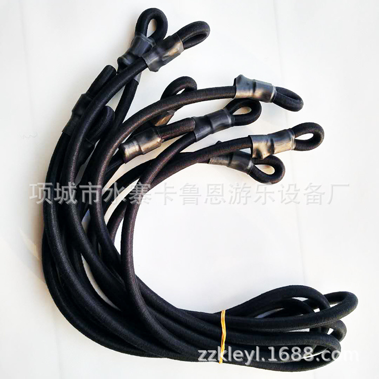 Thiết lập một bộ dụng cụ cho dây an toàn phát nổ của trẻ em và một phòng tập thể dục màu sắc.