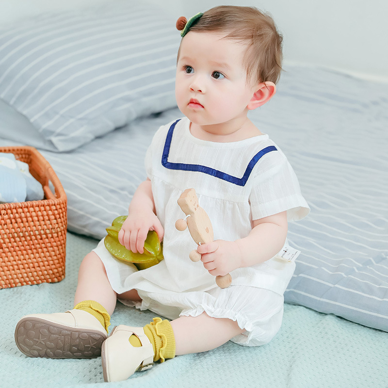♪ Baby thổi kèn cho thỏ mặc váy mùa hè 10 tháng cho công chúa