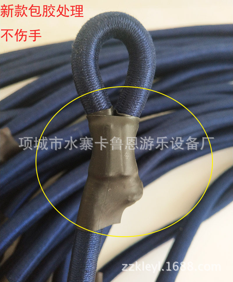 Thiết lập một bộ dụng cụ cho dây an toàn phát nổ của trẻ em và một phòng tập thể dục màu sắc.