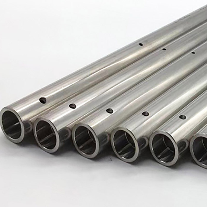 Chiếc xe thép không gỉ này có bề mặt mịn màng của một đường ống có thể dùng vĩnh viễn.