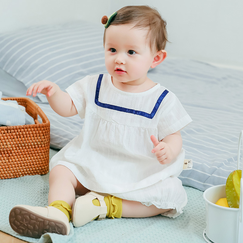♪ Baby thổi kèn cho thỏ mặc váy mùa hè 10 tháng cho công chúa