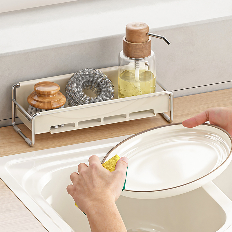304 bọt biển thép không rỉ đứng trên sàn nhà bếp với rửa chén và chăn bên cạnh bồn rửa chén