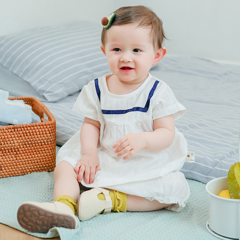 ♪ Baby thổi kèn cho thỏ mặc váy mùa hè 10 tháng cho công chúa