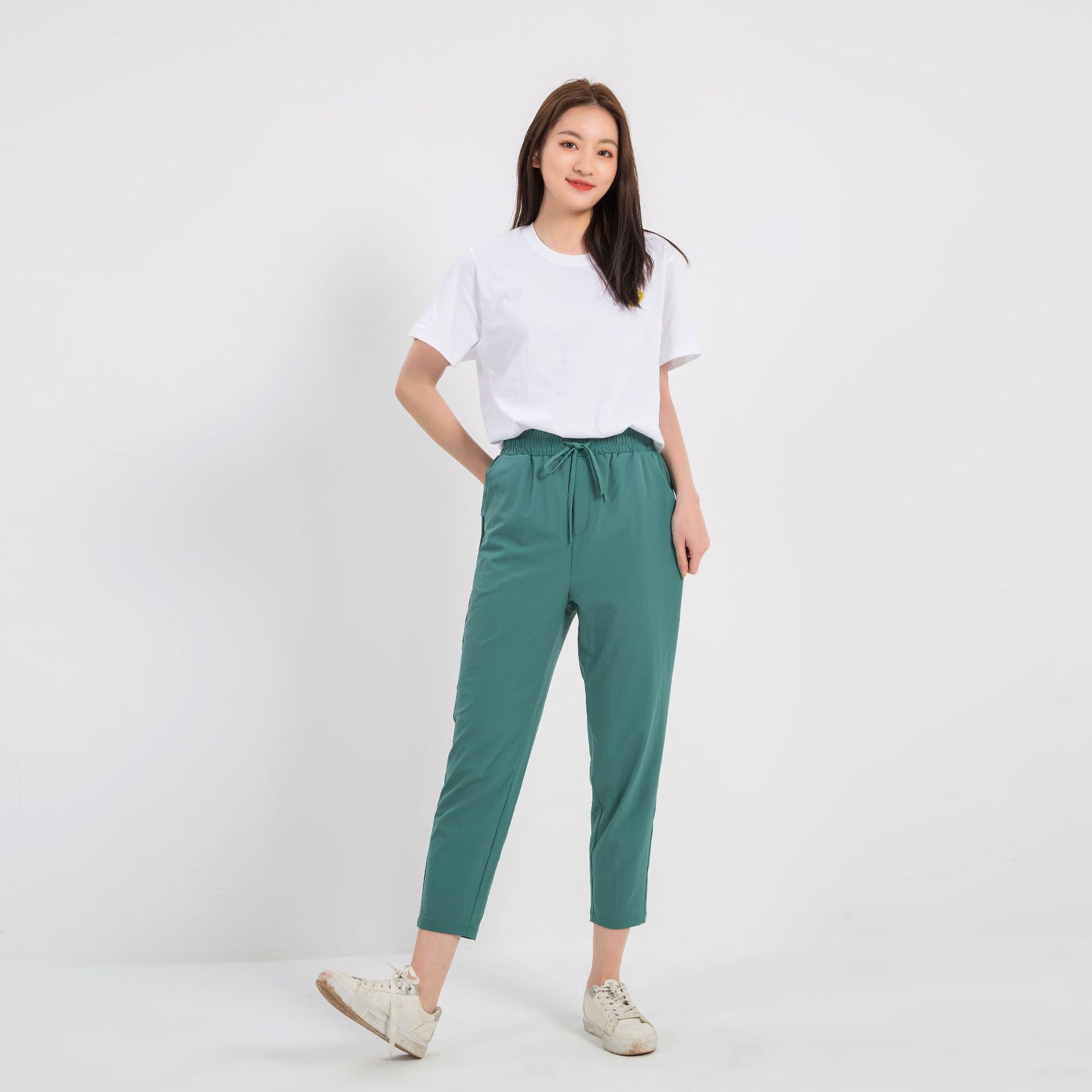 Một người Triều Tiên nóng bỏng, ốm yếu, ốm yếu, đen tối.