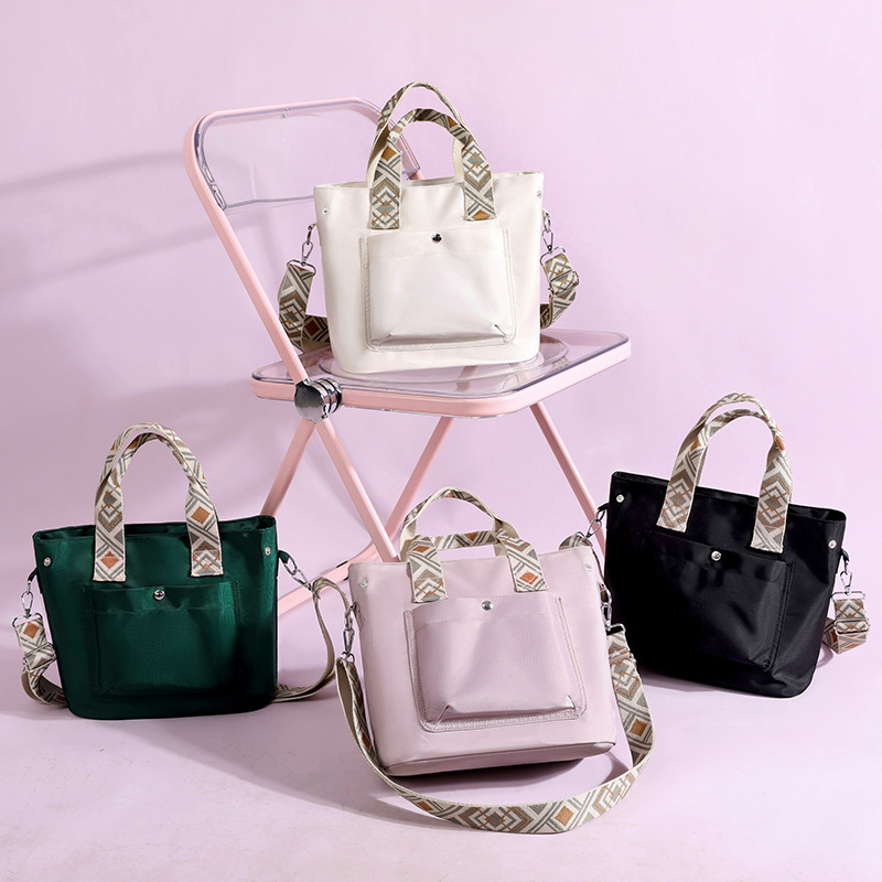 A 2023 new one-shoulder, one-shoulder bag of Nilombo large hand-held buckets.