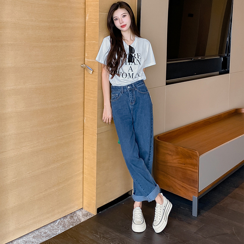 ♪ Little white shoes ♪