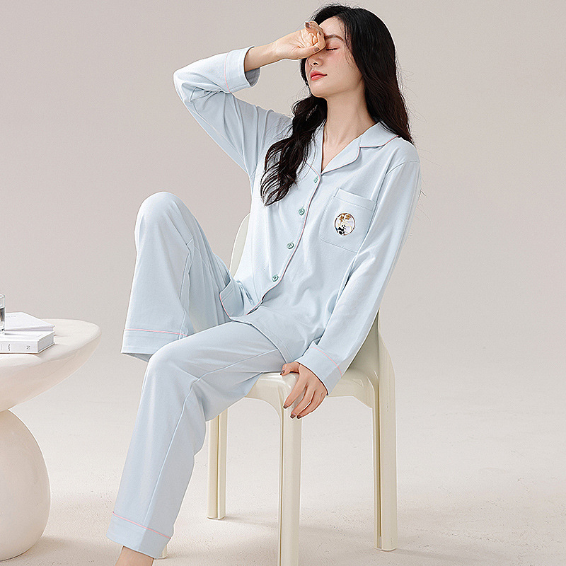Đồ ngủ của cô Chunqiu đầy bông mới.