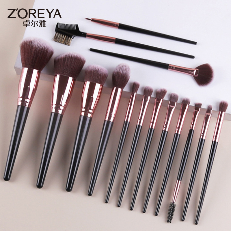 Zorja's make-up tool, shrouded eyelids, painted 15 makeup suits.