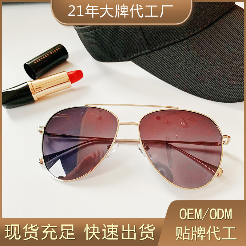 Fashion pilots' sunglasses are lumberproof against ultraviolet sunglasses.