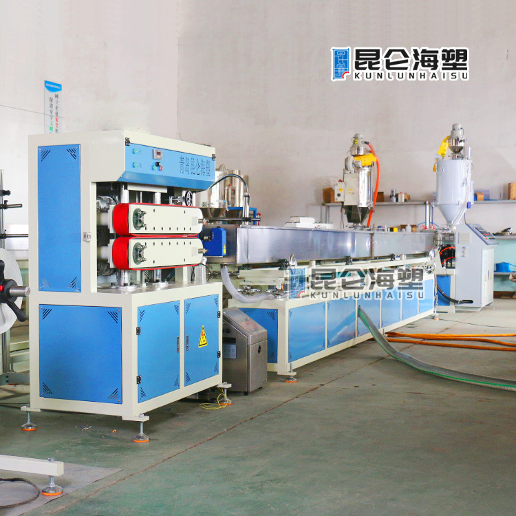 Squeeze the plastic machine equipment, Pu, a single screw of pipe, out of plastic machine supply in production line