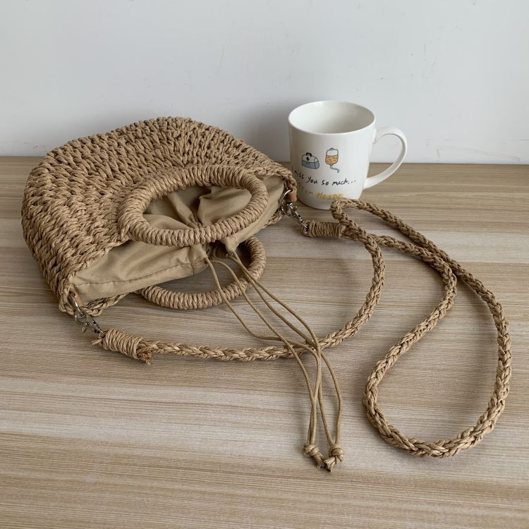 Cash supply to round-dove weaves, semi-lunarly simple, hand-held weaves, summer beach bags.