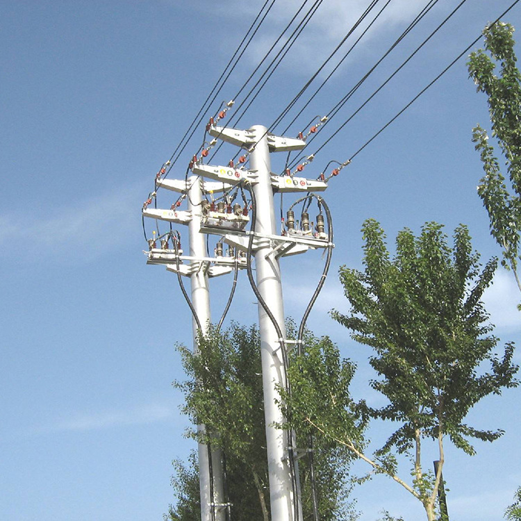 Qingdao's power poles, steel poles, one-way towers.