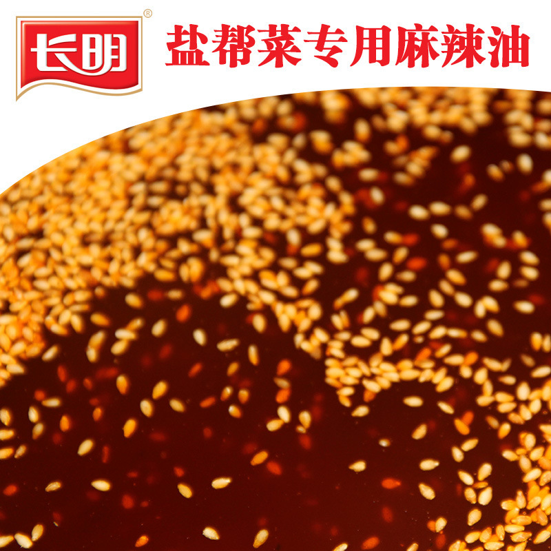 Nước sốt Sichuan paprika tươi từ xô nước sốt gà ở Quantico.