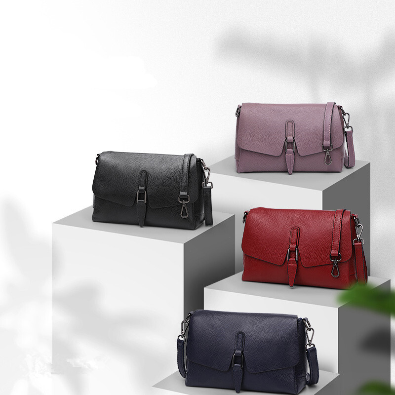 The new 2021 European-American Fashion Girl's Recreational 100-capped oxen-skin one-shoulder packs about the skin of the atmosphere.