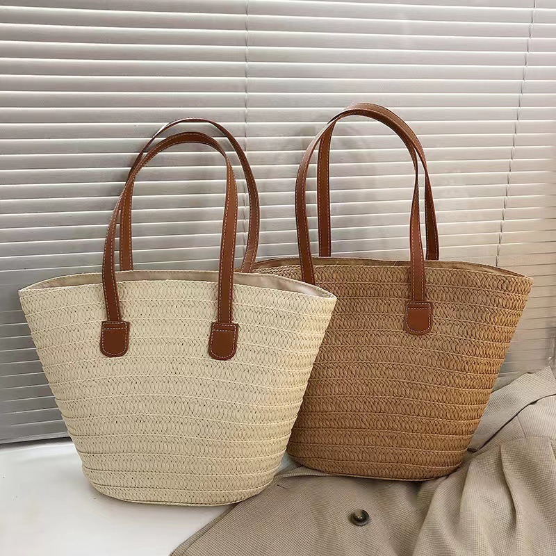 The factory supplies a simple fashion knitter.