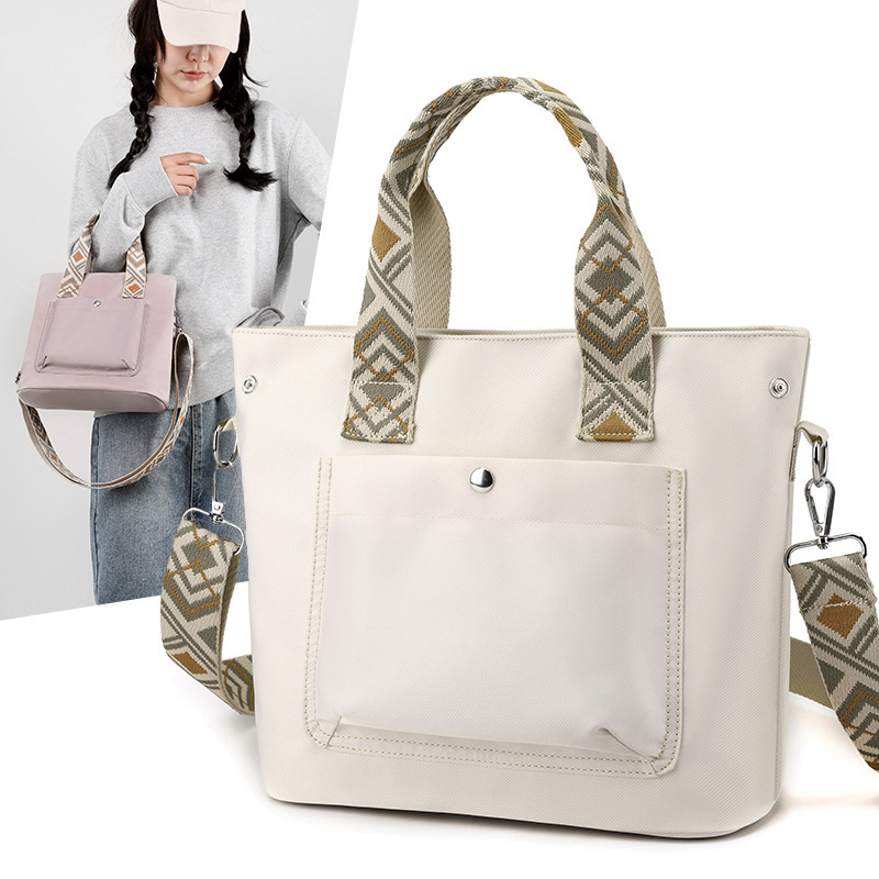 A 2023 new one-shoulder, one-shoulder bag of Nilombo large hand-held buckets.