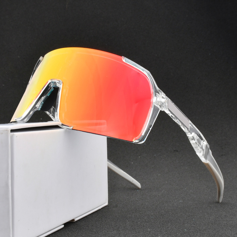 The factory TR90 on the outdoors of the sunglasses.