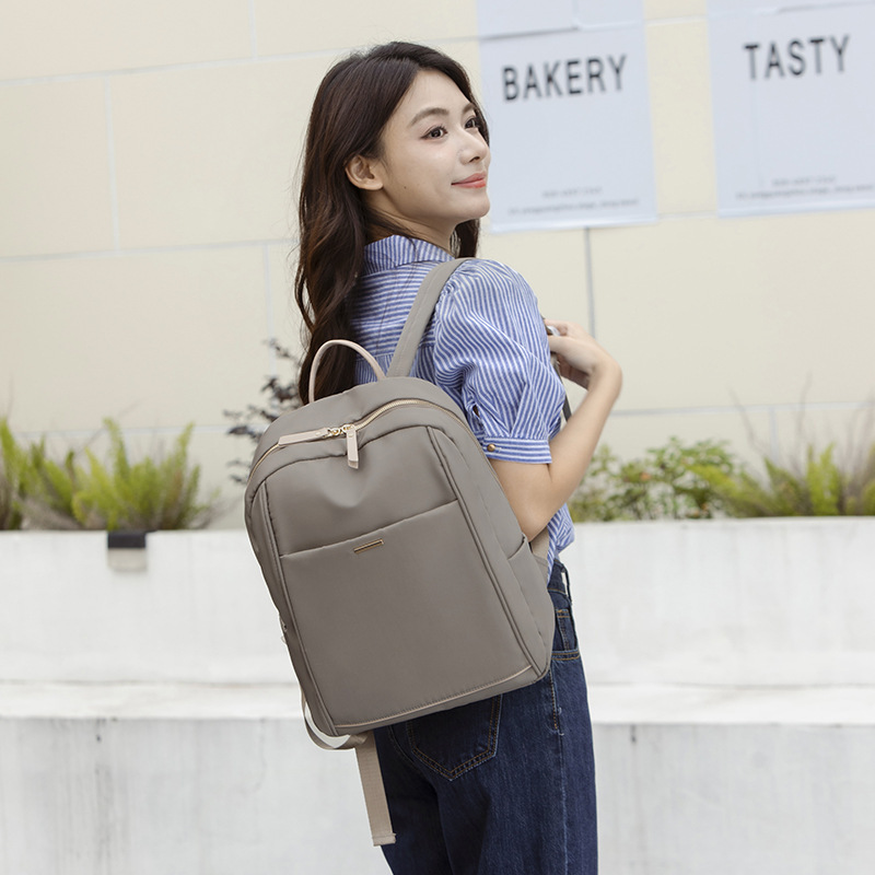 Ms. Han's double-shoulder bag is full of fluent, pure-coloured travel packs.