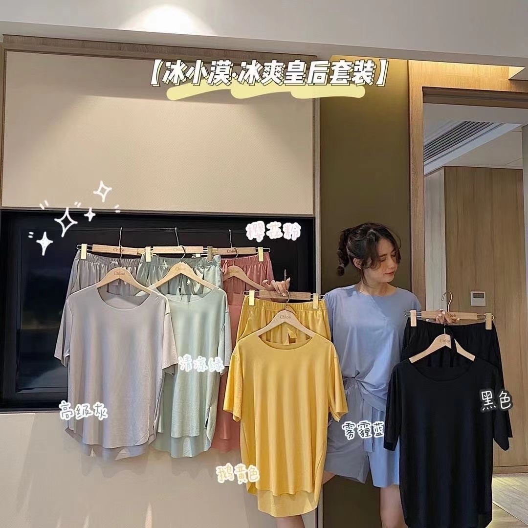 Hai đôi Nữ hoàng không có băng lạnh với quần short mùa hè.