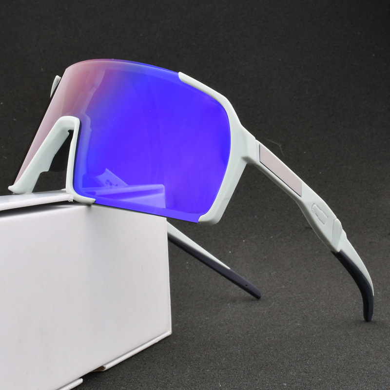 The plant is customised for UV sunglasses and UV sunglasses.