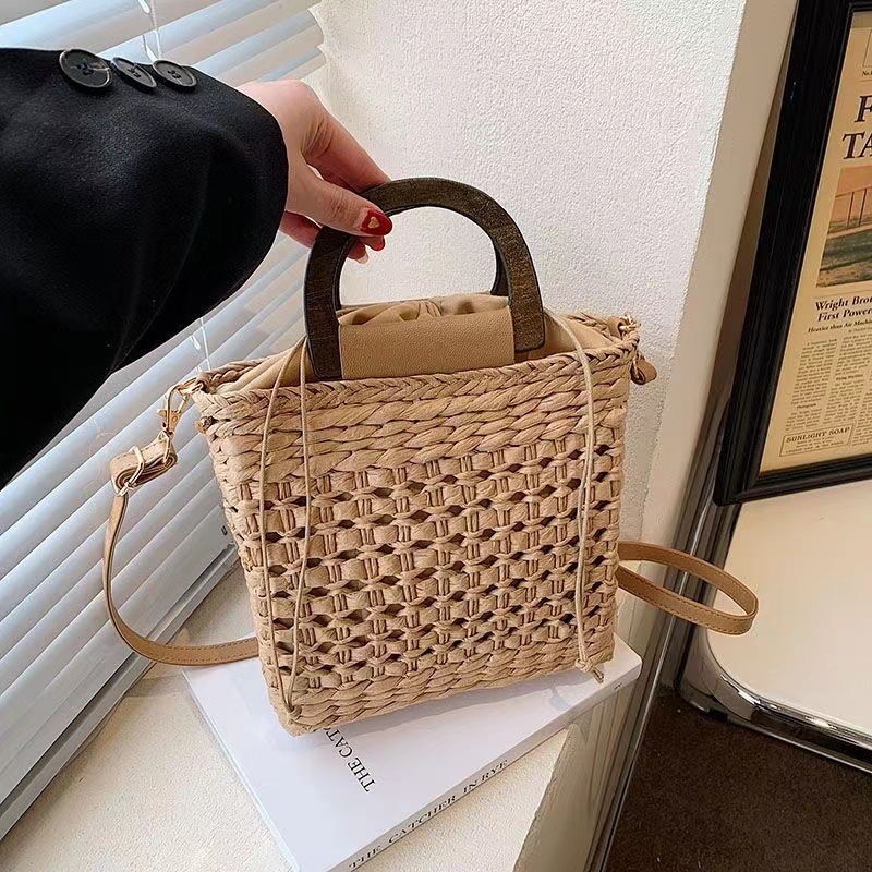 New hip-hop hand-weaved beach buns, slanted crotch bouquets, one shoulder bag.