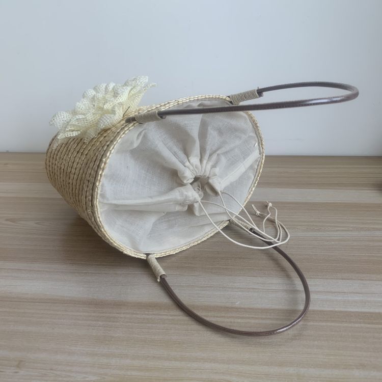 The factory supplies one-shoulder summer braids, knitting handbags, one-shoulder weeds on the beach.