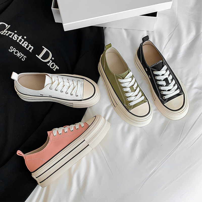 ♪ Little white shoes ♪