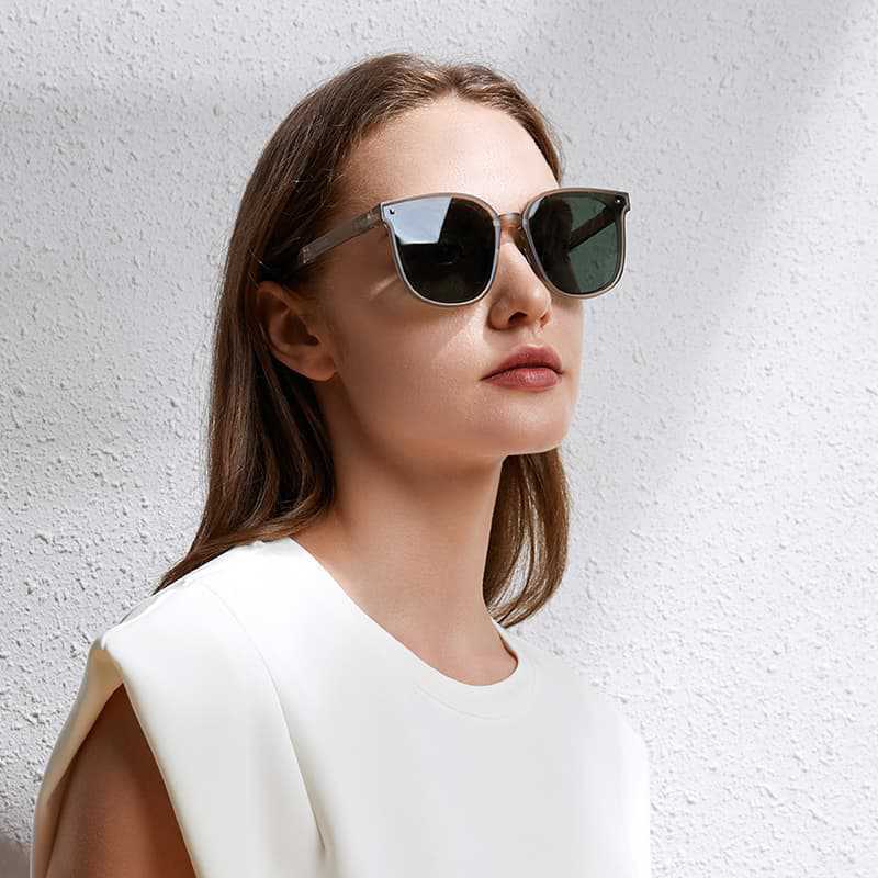 New folded sunglasses, high-quality TR-ray sunscreen for men and women with UV-resistant non-skinned sunglasses.