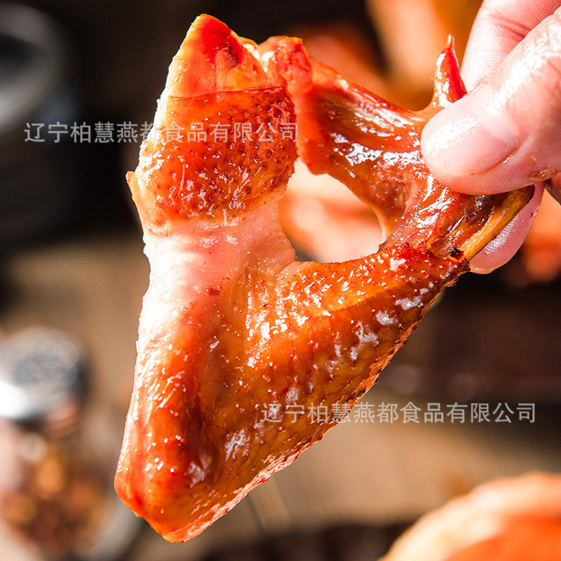 Gà nướng gà cũ với đồ ăn Brevet là bánh quy 900g gà.