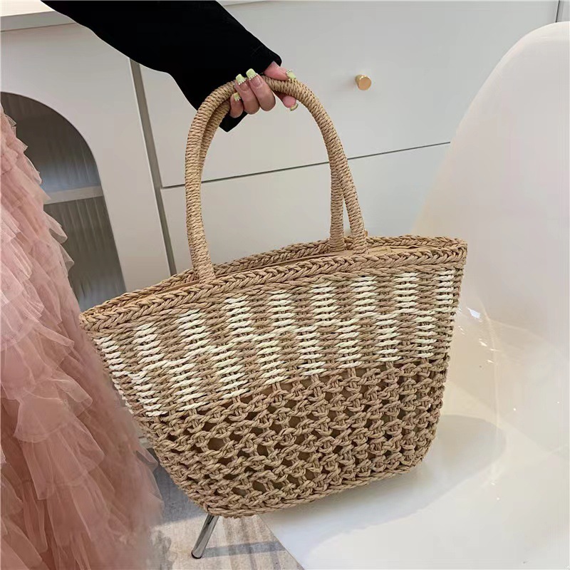 The factory supplies a single-shouldered, empty-weaving bag, a new large French-capacity, beach bun on the beach.
