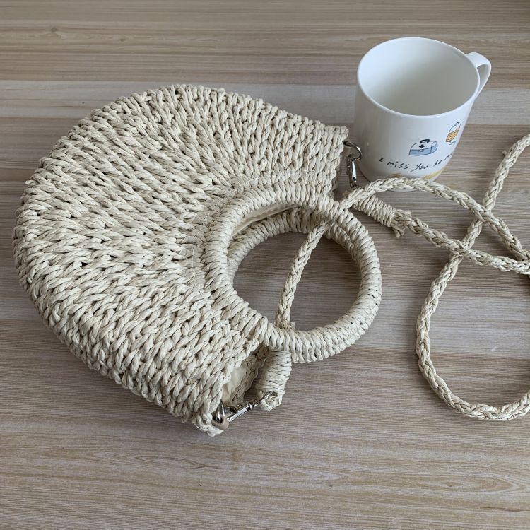Cash supply to round-dove weaves, semi-lunarly simple, hand-held weaves, summer beach bags.