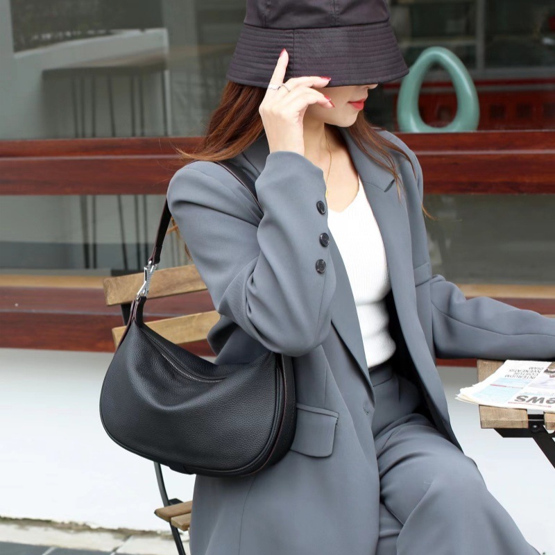 Guangzhou's real-skin bag, 2024, has a 100-and-a-half-month-long bag full of air.