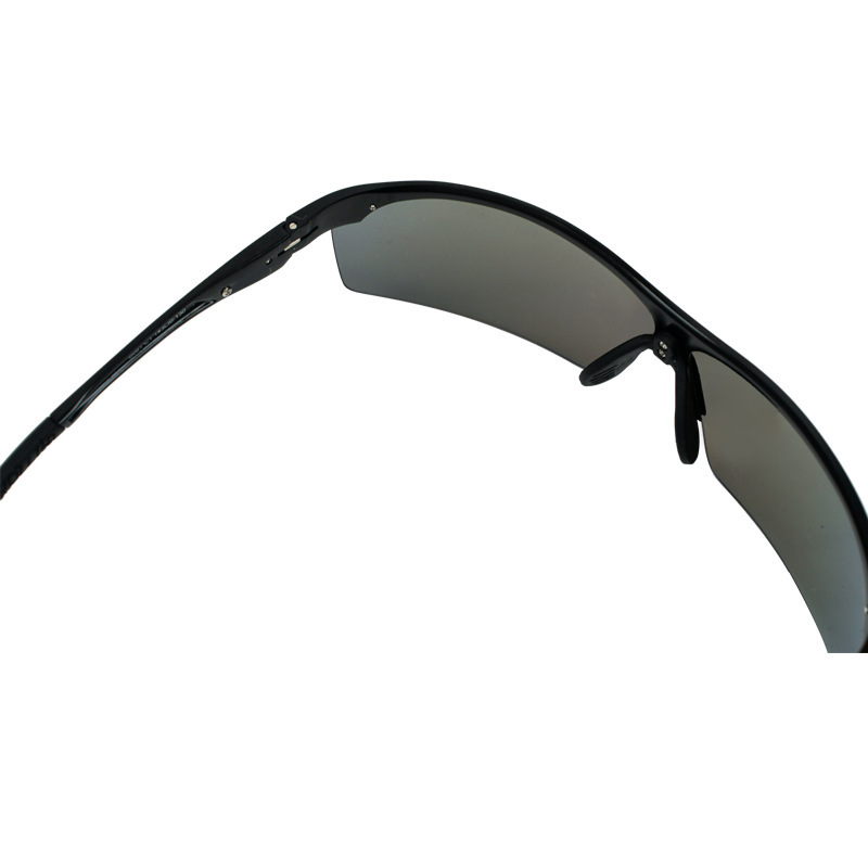 Outdoor cycling of high-resolution optic sunglasses with new night visions above the light magnesium sunglasses.