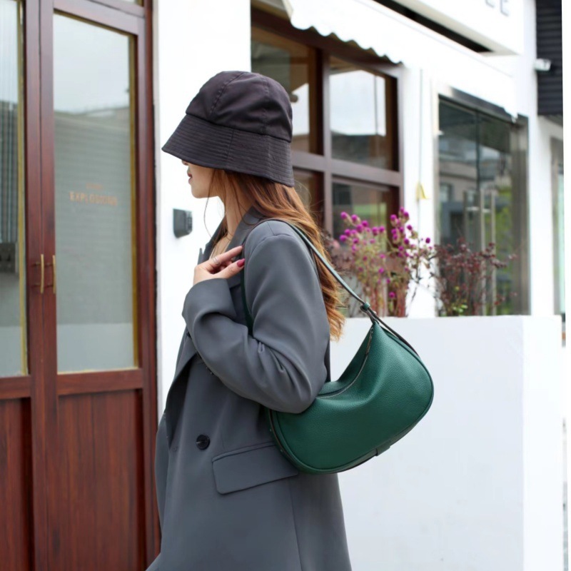 Guangzhou's real-skin bag, 2024, has a 100-and-a-half-month-long bag full of air.