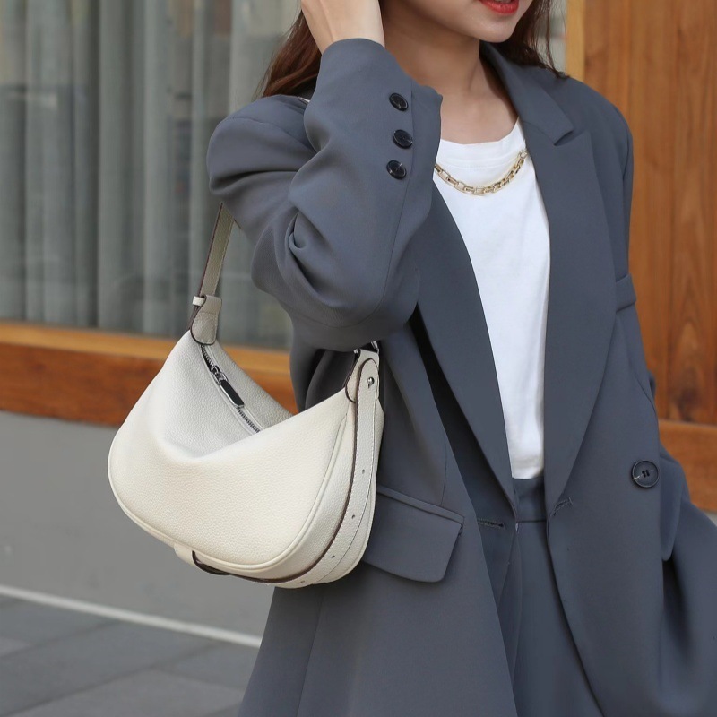 Guangzhou's real-skin bag, 2024, has a 100-and-a-half-month-long bag full of air.